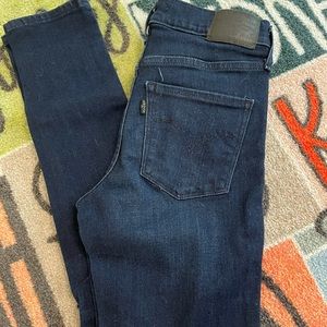 Levi’s 311 shaping skinny